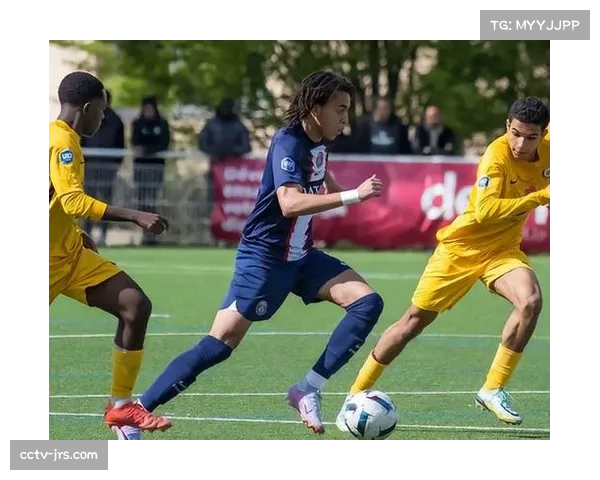 伊桑·姆巴佩制胜球模仿兄长庆祝,里尔1-0力克马赛 伊桑·姆巴佩制胜球模仿兄长庆祝,里尔1-0力克马赛